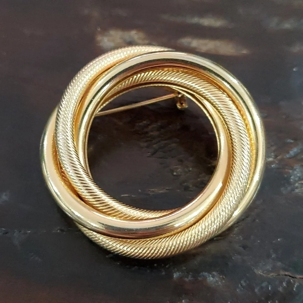 VINTAGE BROOCH PIN ROUND LAYERED